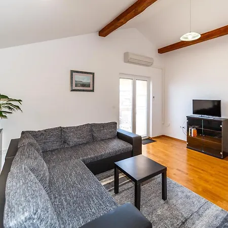 Apartment Zdravka Krk Town